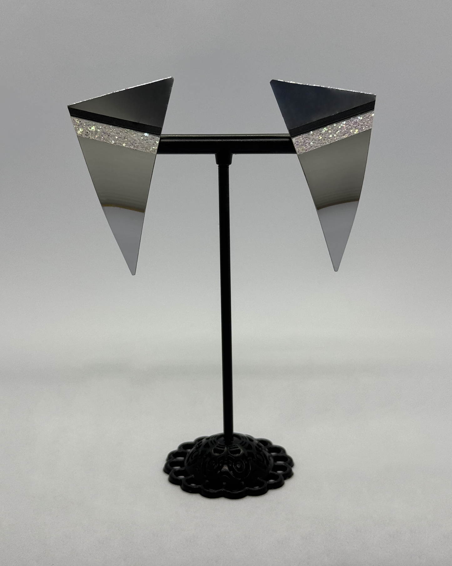 Kolczyki trójkątne metalowe sztyfty Modern
